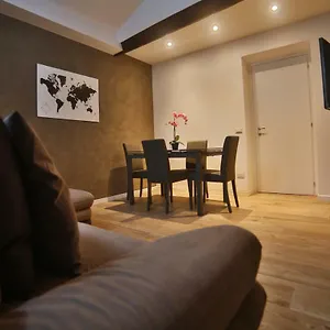 https://garibaldi-fifty-attic-near-duomo.italymilanhotels.net